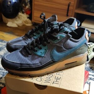 Nike Men's Black and Blue Sneakers